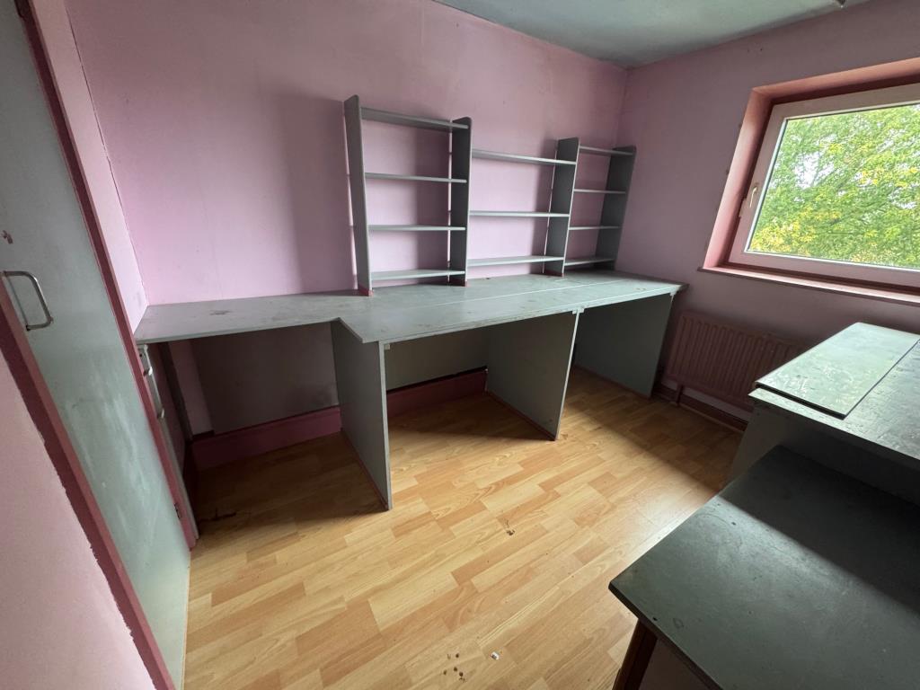 Lot: 166 - TWO-BEDROOM MAISONETTE FOR IMPROVEMENT - Bedroom 2